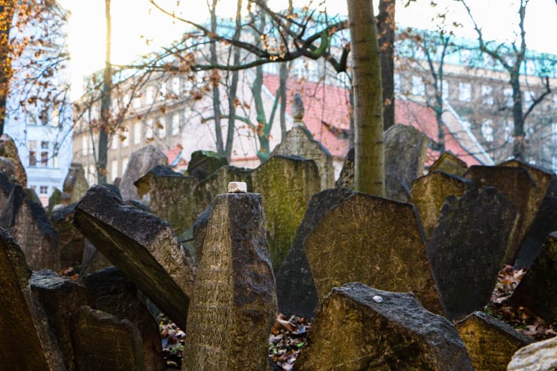Old Jewish Cemetery on a Prague Jewish Quarter tour